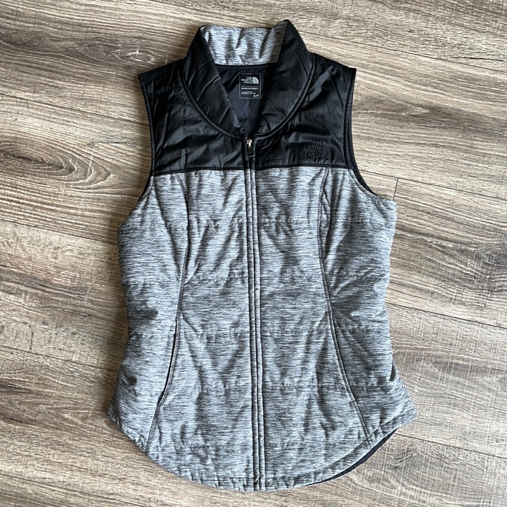The North Face women’s Pseudio Vest size Small black charcoal grey Heather